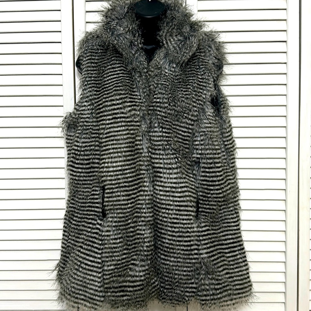 Miss Ashley by 26 International Large Gray Stripe Lined Fuzzy Faux Fur